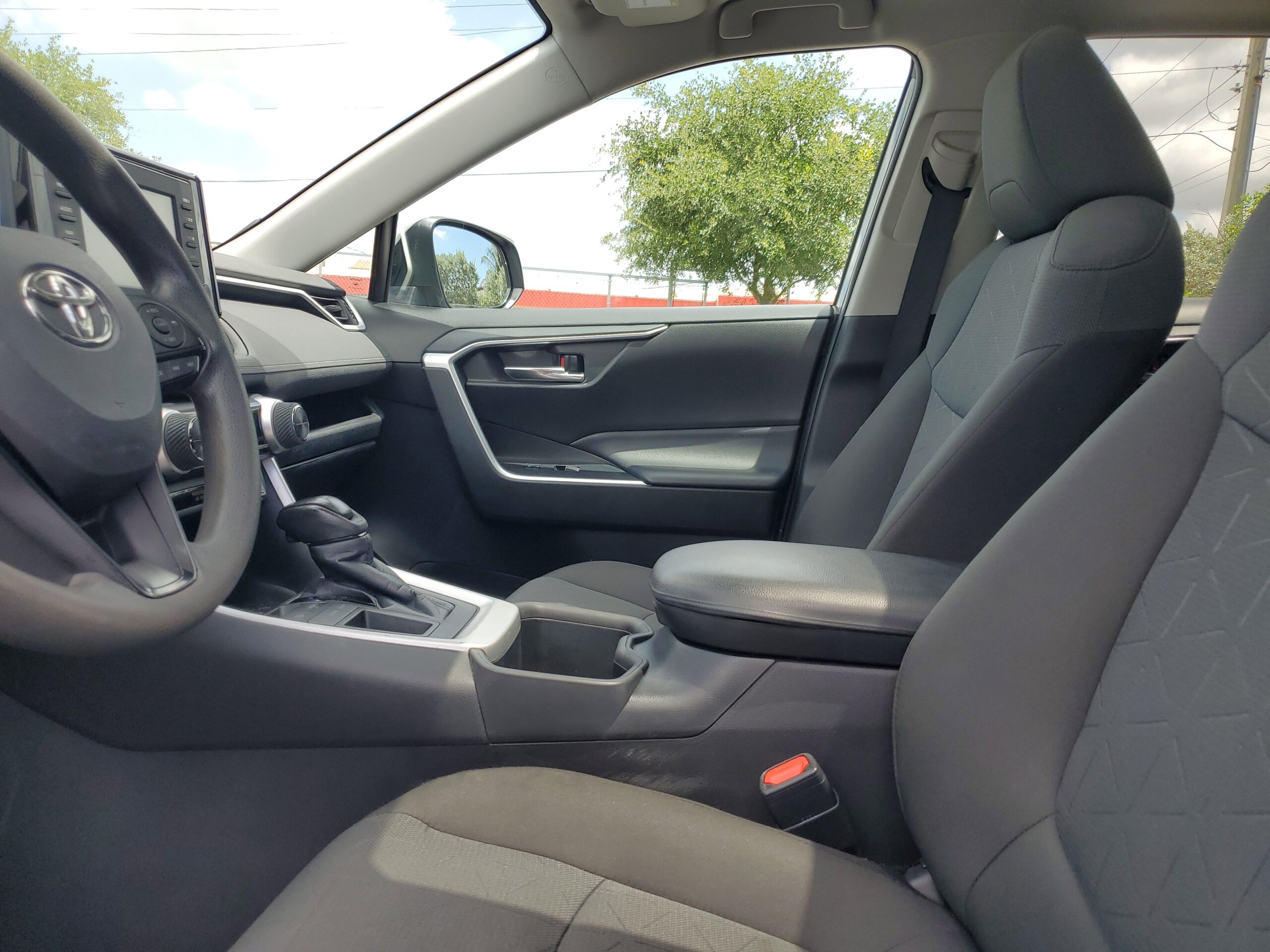 
								2022 Toyota RAV4 XLE – full									