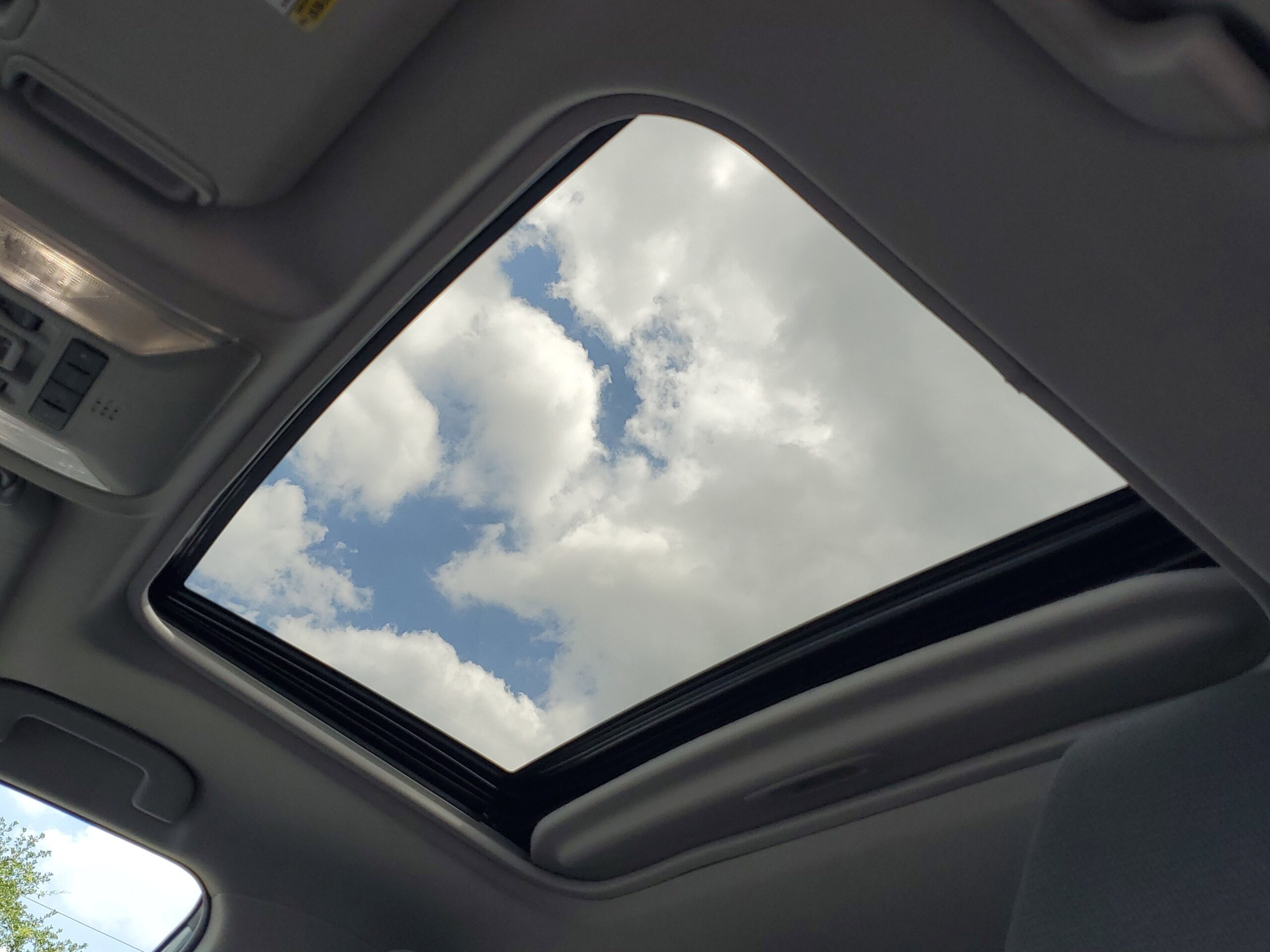 
								2022 Toyota RAV4 XLE – full									