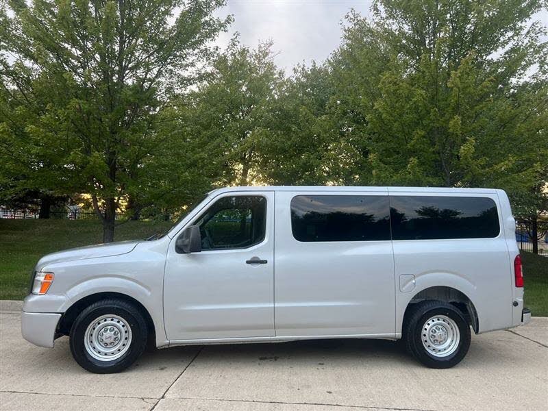 
								2019 Nissan NV Passenger V6 SV RWD full									