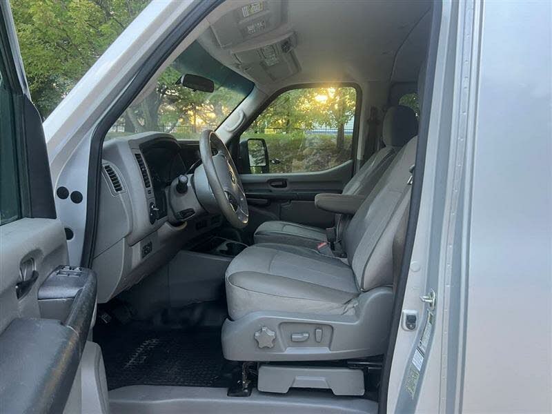 
								2019 Nissan NV Passenger V6 SV RWD full									