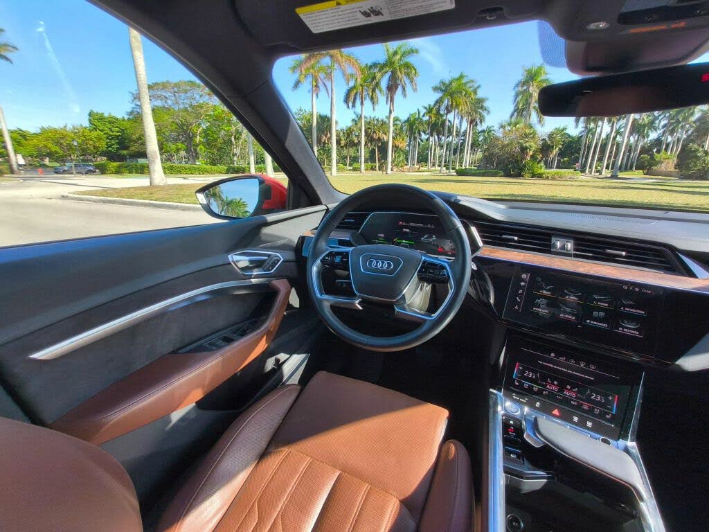 
								2019 Audi e-tron Prestige quattro AWD full									