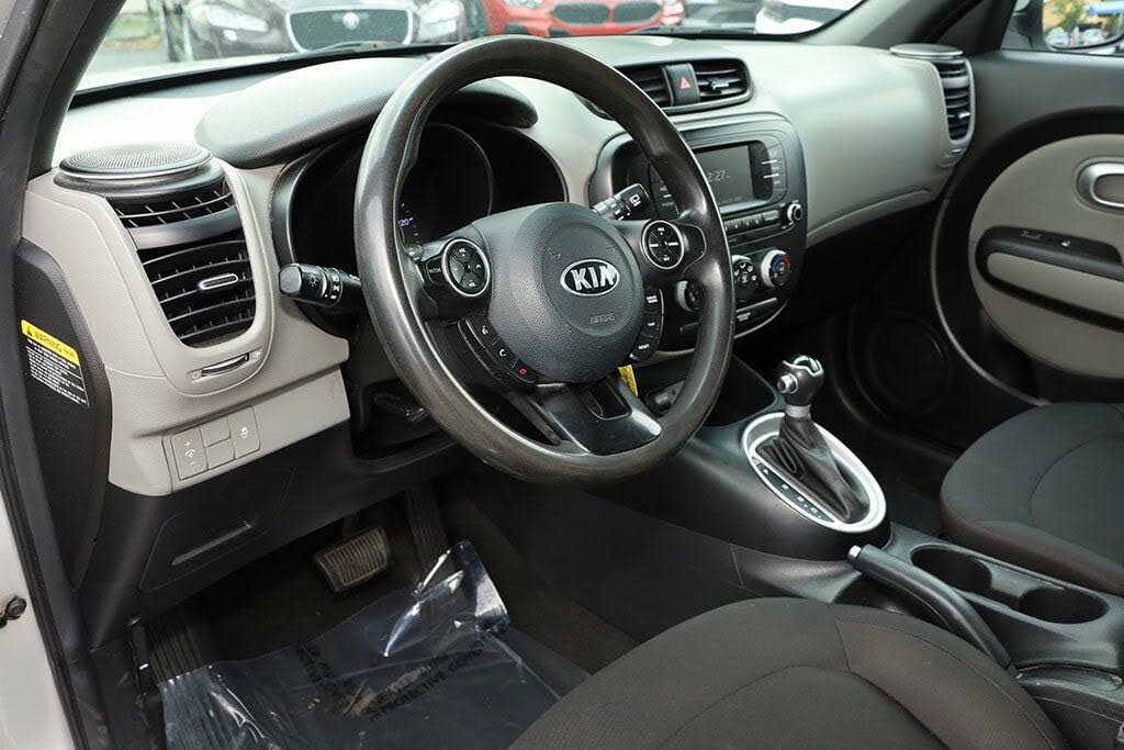 
								2018 Kia Soul Base full									