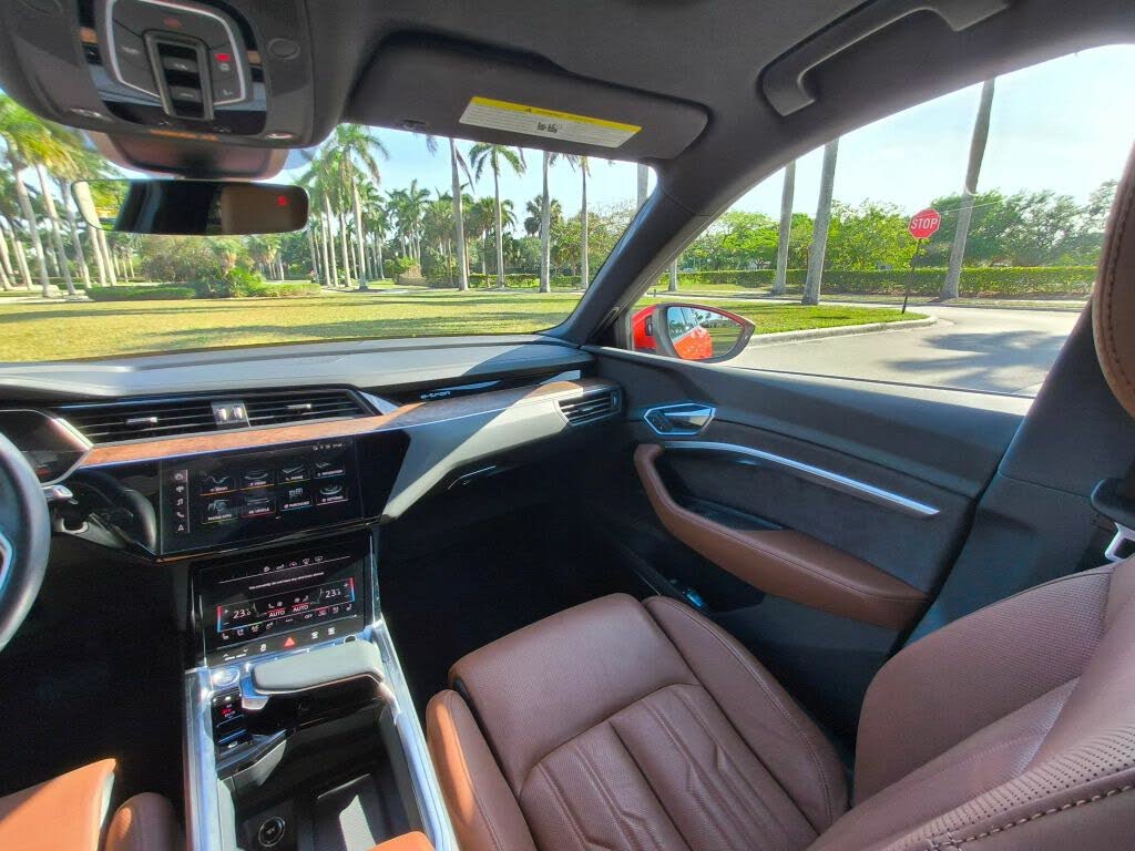 
								2019 Audi e-tron Prestige quattro AWD full									