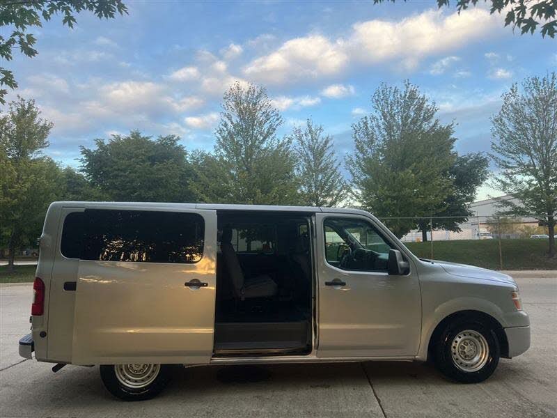 
								2019 Nissan NV Passenger V6 SV RWD full									