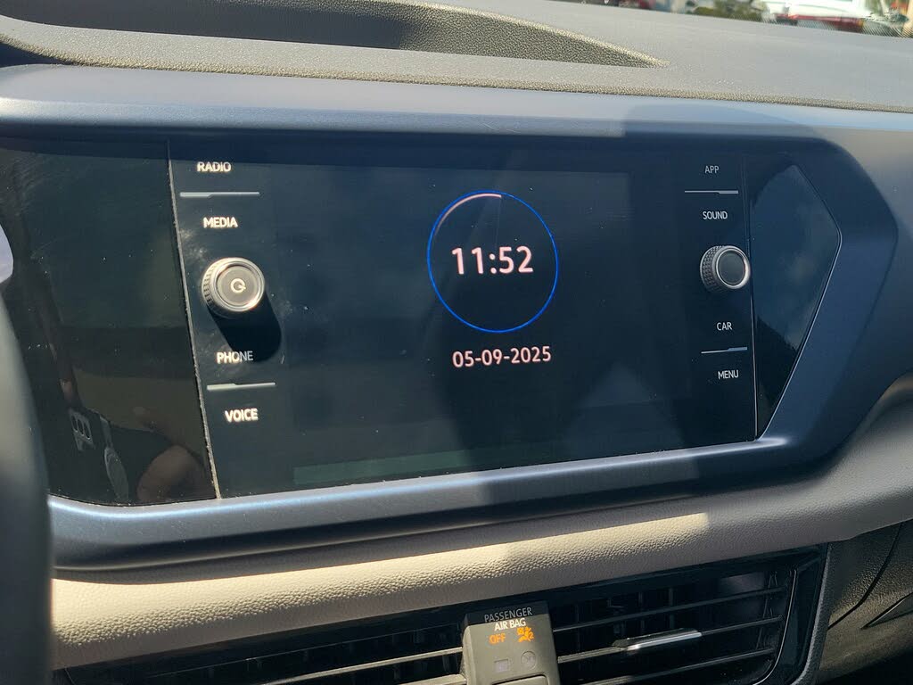 
								2023 Volkswagen Taos SE FWD full									