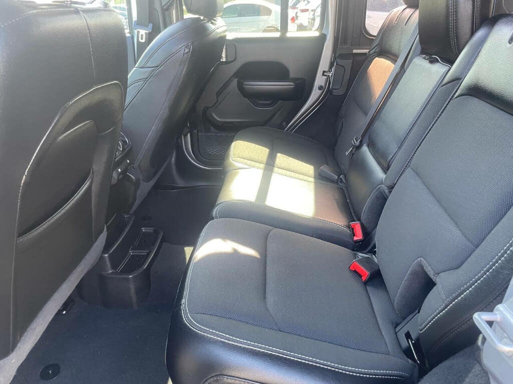 
								2020 Jeep Wrangler Unlimited Freedom 4WD full									