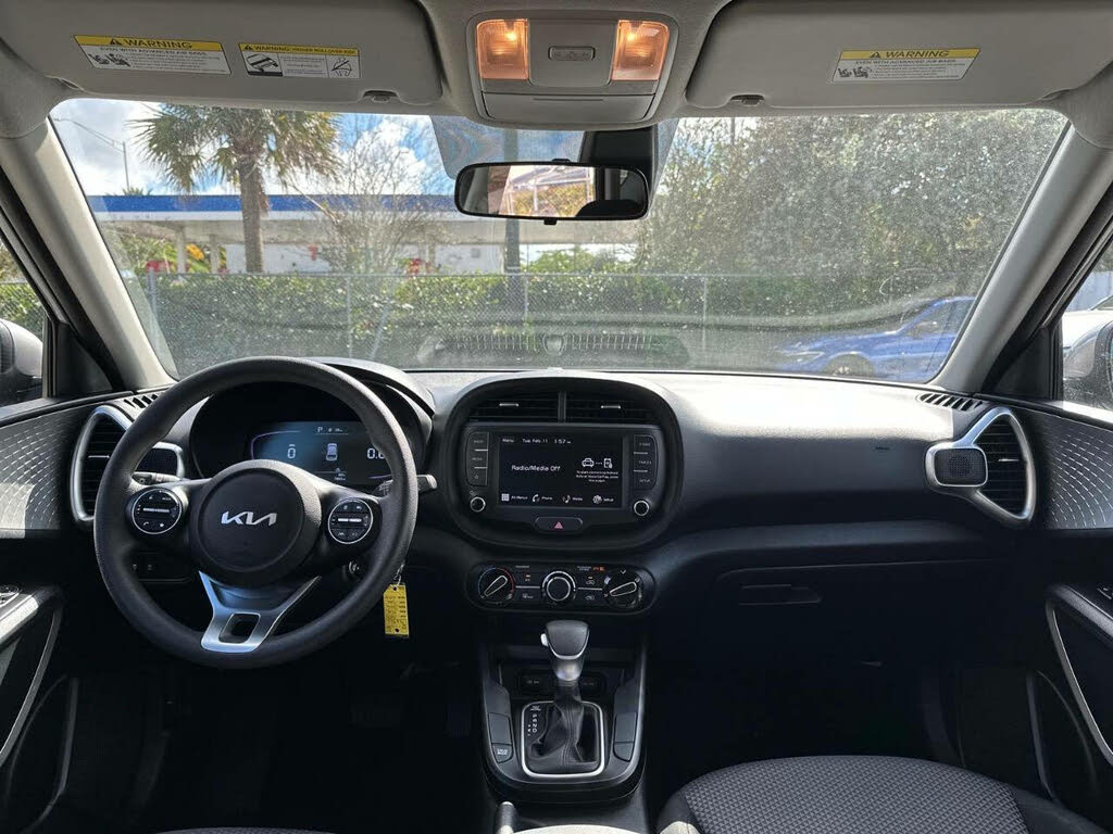 
								2024 Kia Soul LX FWD full									