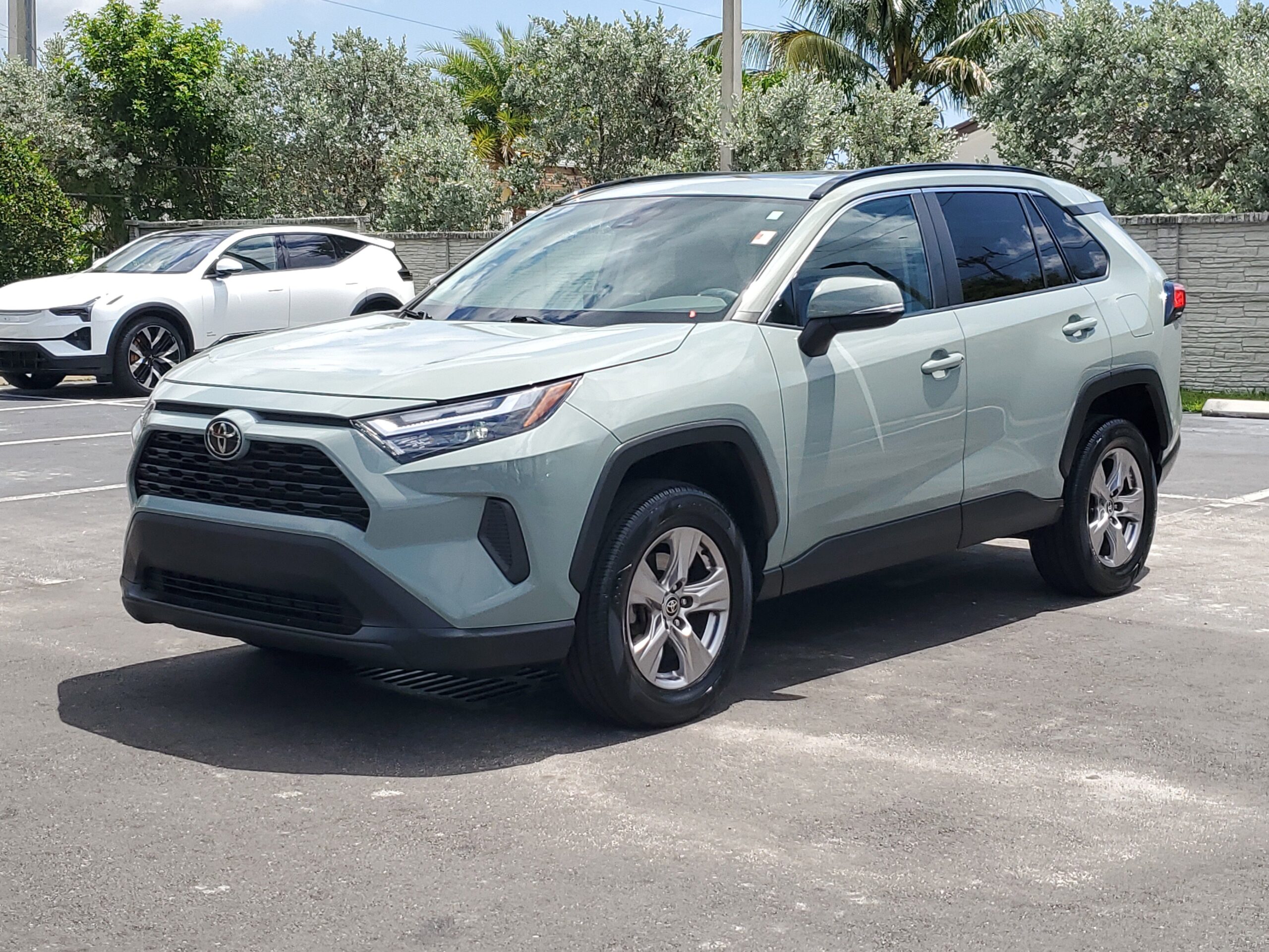 
								2022 Toyota RAV4 XLE – full									