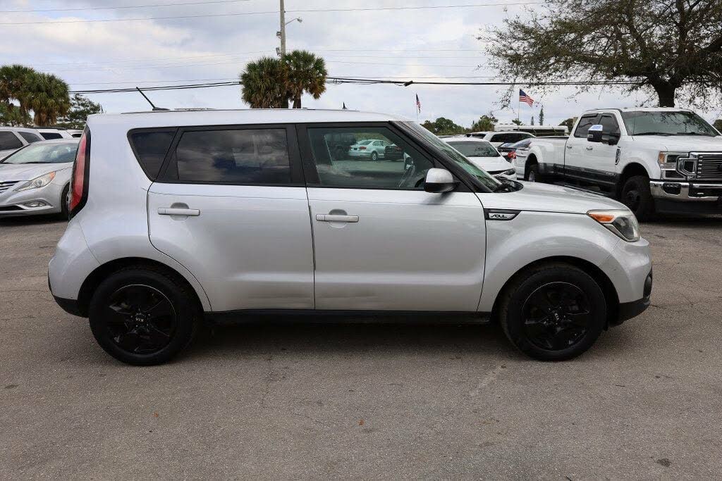 
								2018 Kia Soul Base full									