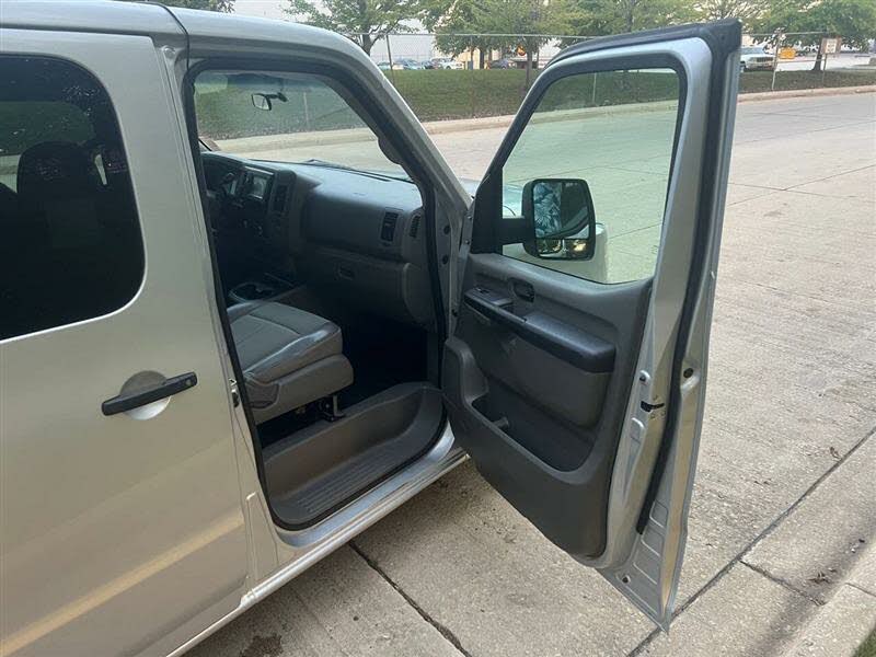 
								2019 Nissan NV Passenger V6 SV RWD full									