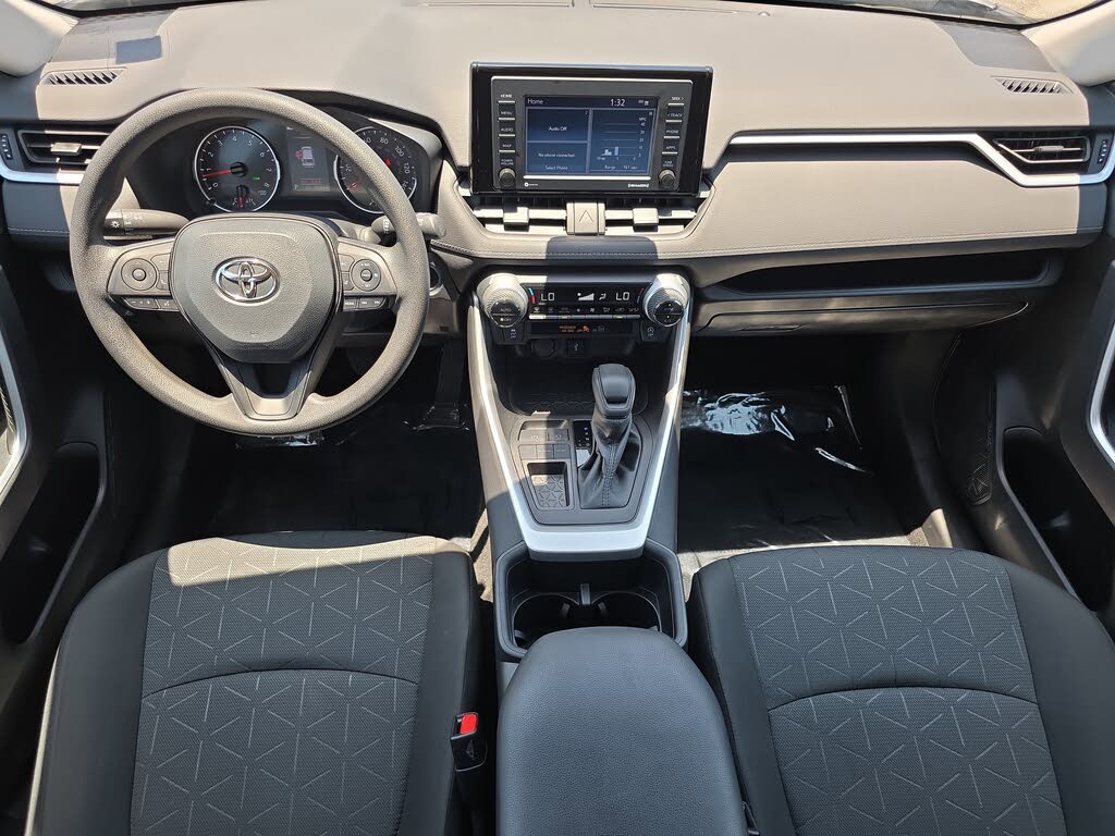 
								2022 Toyota RAV4 XLE FWD full									