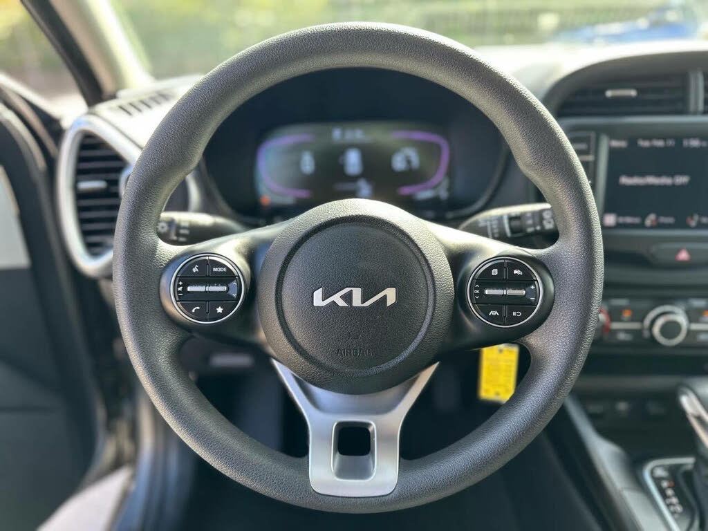 
								2024 Kia Soul LX FWD full									