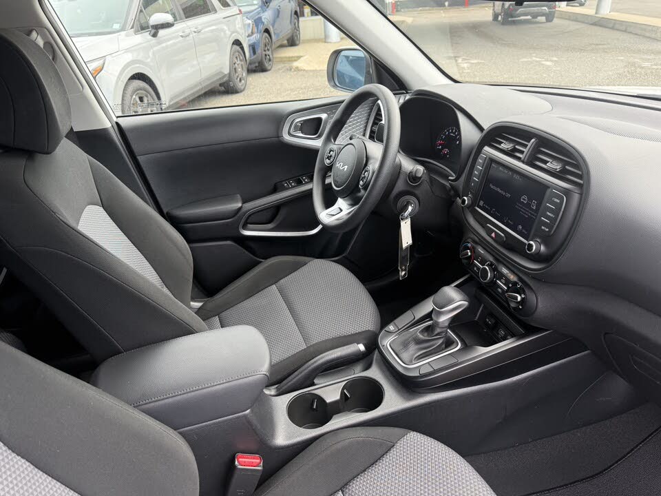 
								2022 Kia Soul LX FWD full									