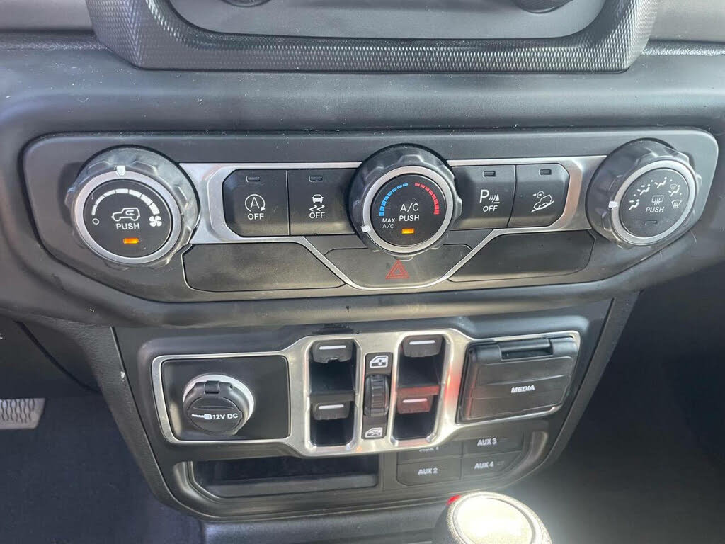 
								2020 Jeep Wrangler Unlimited Freedom 4WD full									