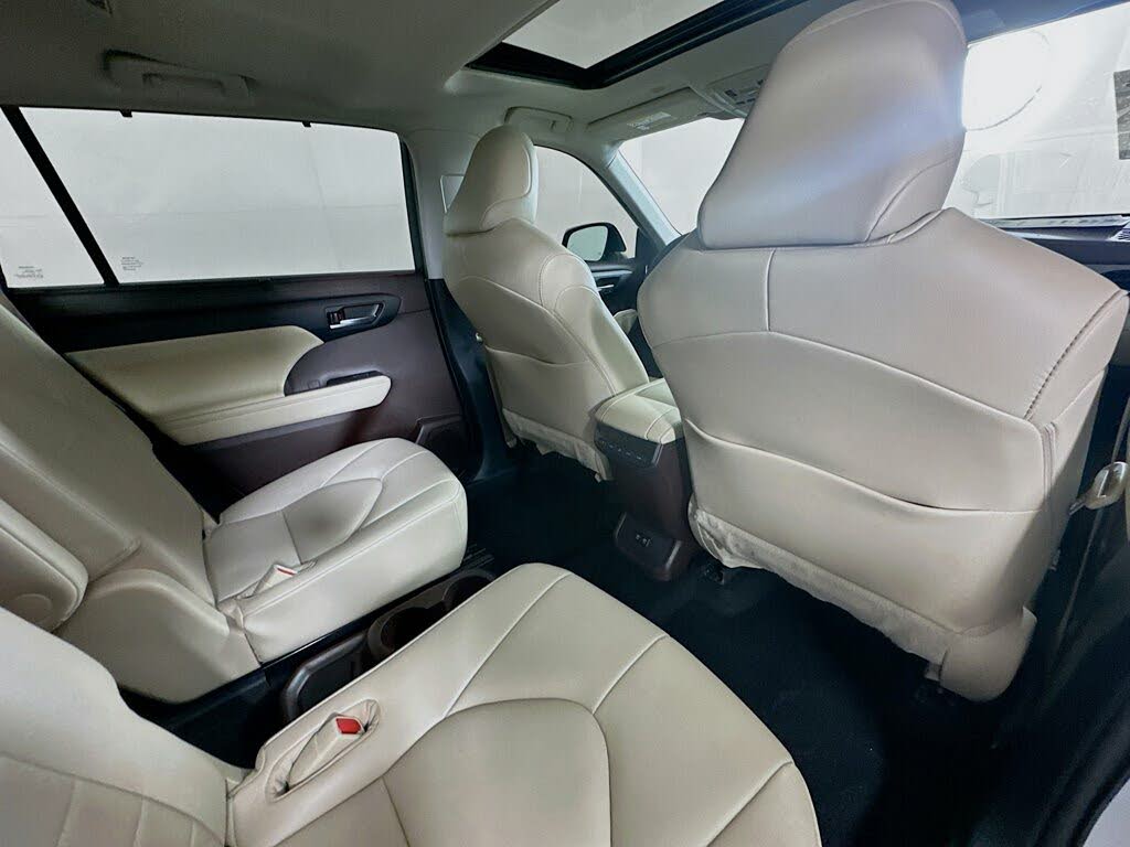 
								2021 Toyota Highlander XLE AWD full									