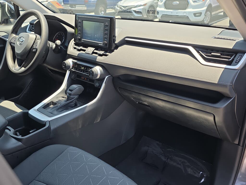 
								2022 Toyota RAV4 XLE FWD full									