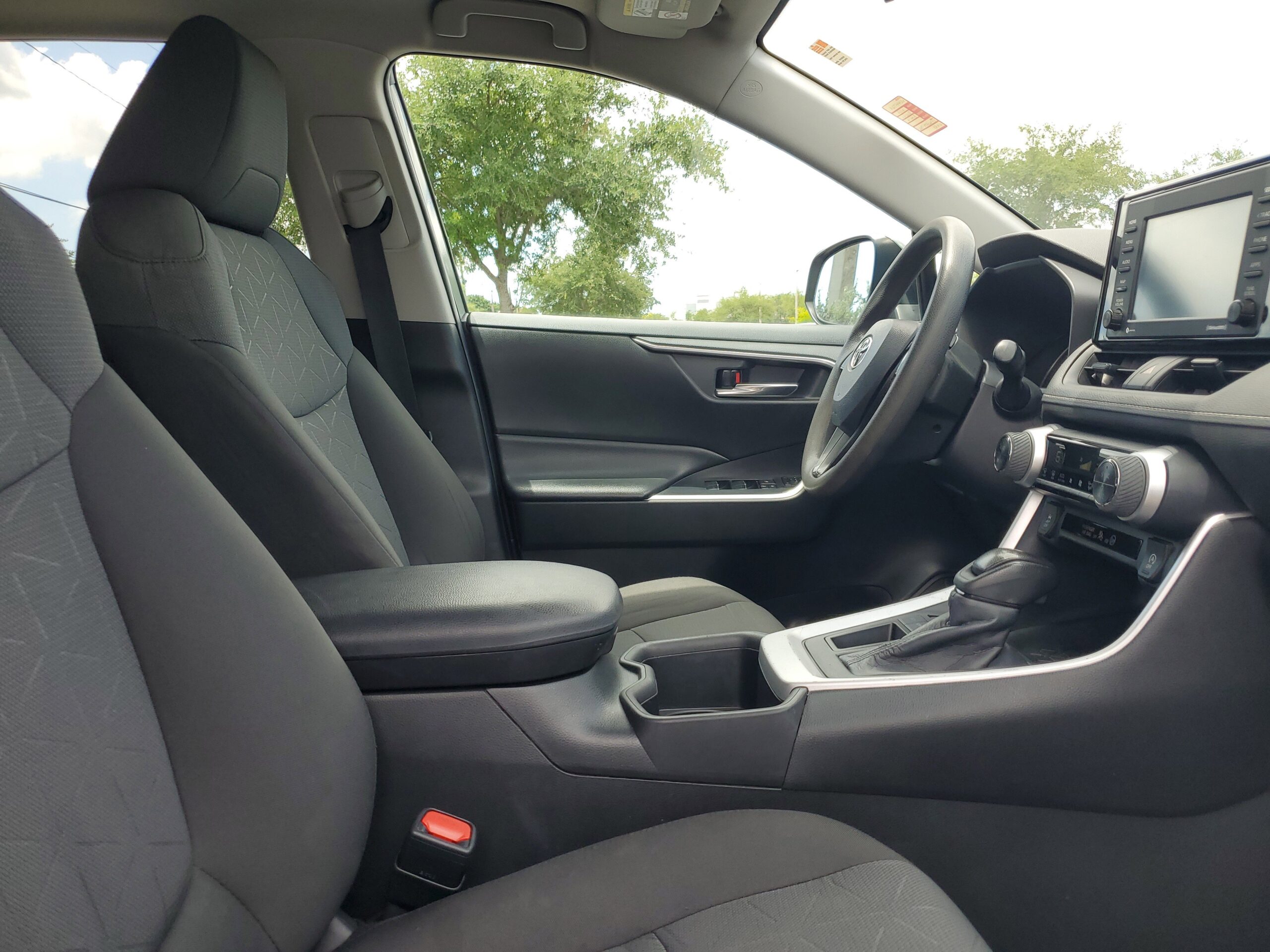 
								2022 Toyota RAV4 XLE – full									