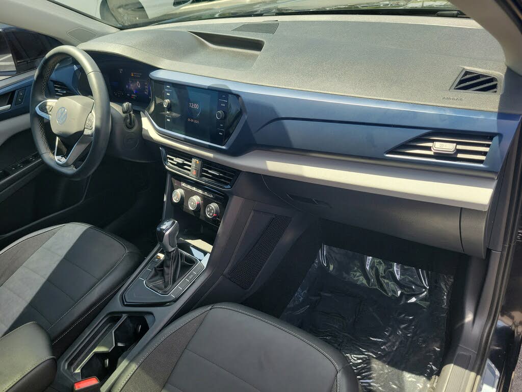 
								2023 Volkswagen Taos SE FWD full									