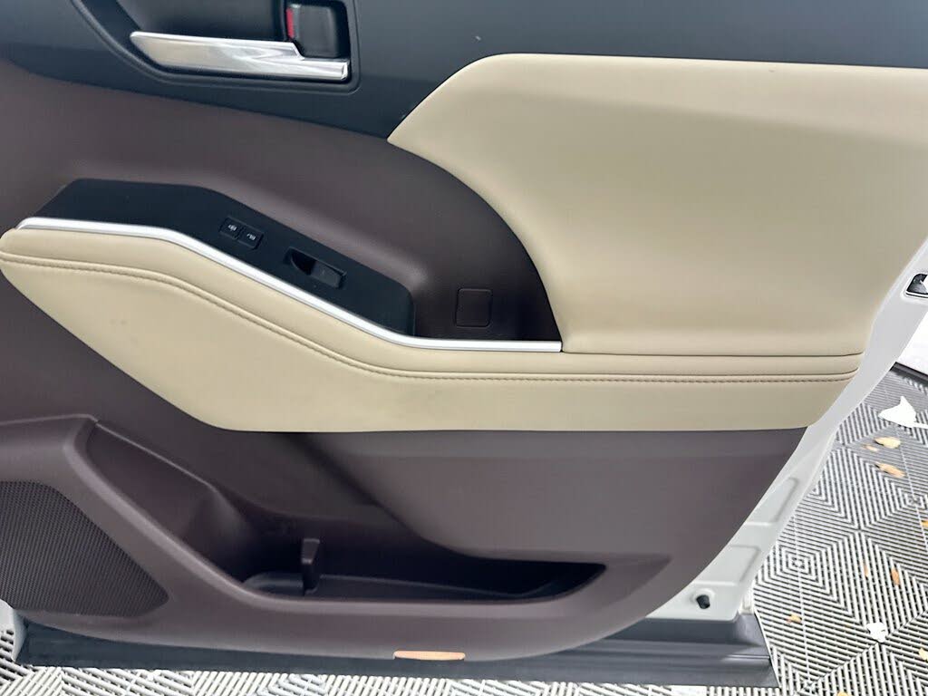 
								2021 Toyota Highlander XLE AWD full									