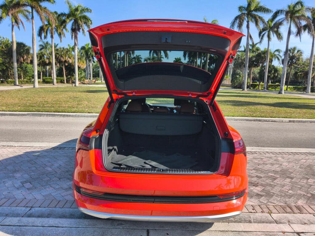 
								2019 Audi e-tron Prestige quattro AWD full									