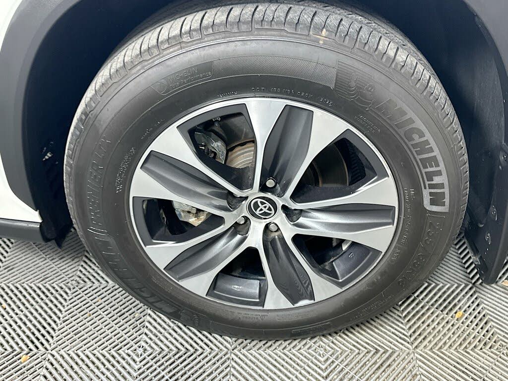 
								2021 Toyota Highlander XLE AWD full									