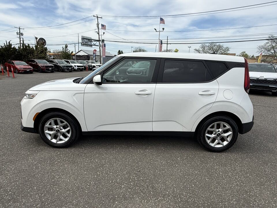 
								2022 Kia Soul LX FWD full									