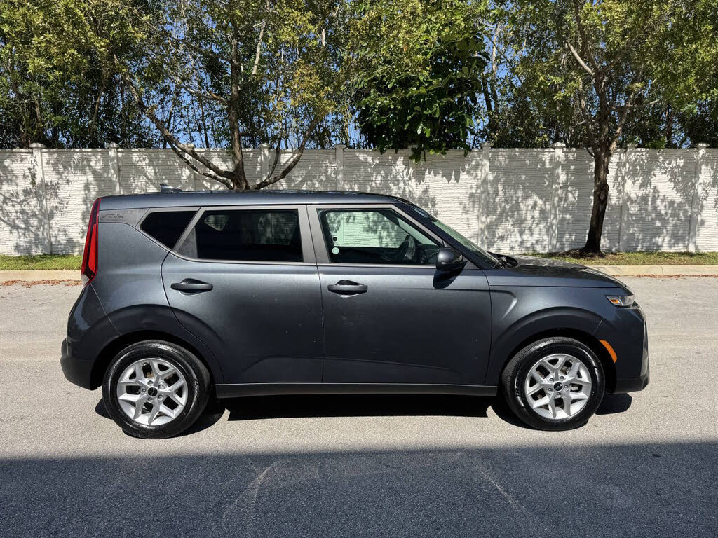
								2022 Kia Soul LX FWD full									