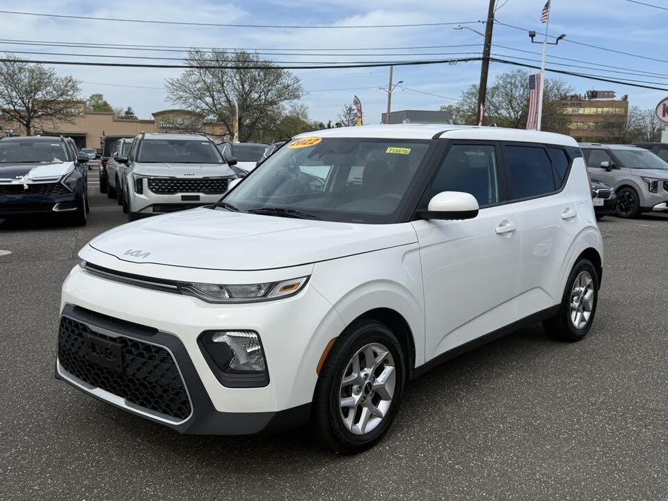 
								2022 Kia Soul LX FWD full									