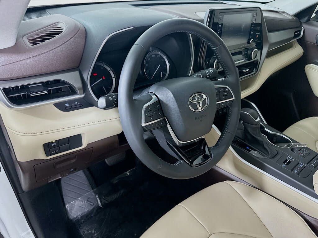 
								2021 Toyota Highlander XLE AWD full									