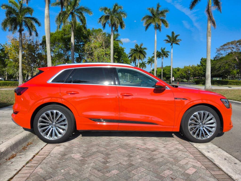 
								2019 Audi e-tron Prestige quattro AWD full									