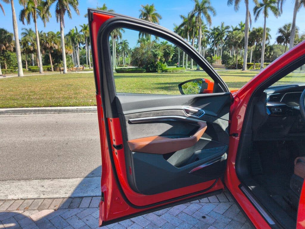 
								2019 Audi e-tron Prestige quattro AWD full									