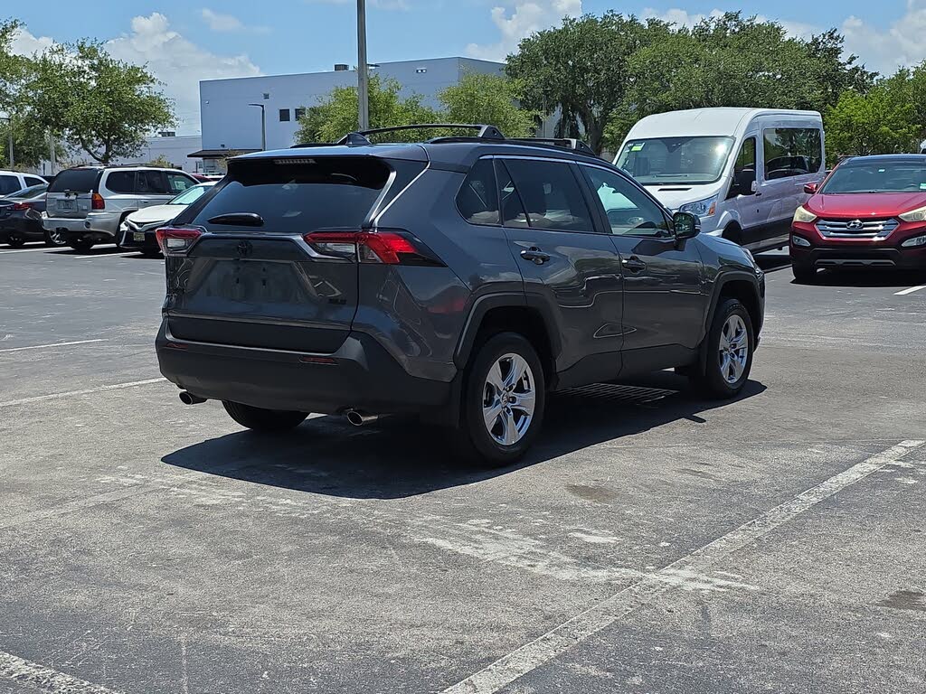 
								2022 Toyota RAV4 XLE FWD full									