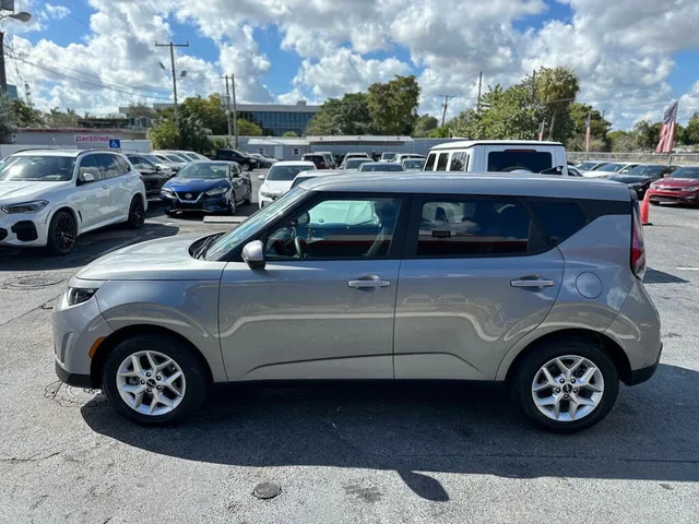 
								2024 Kia Soul LX FWD full									