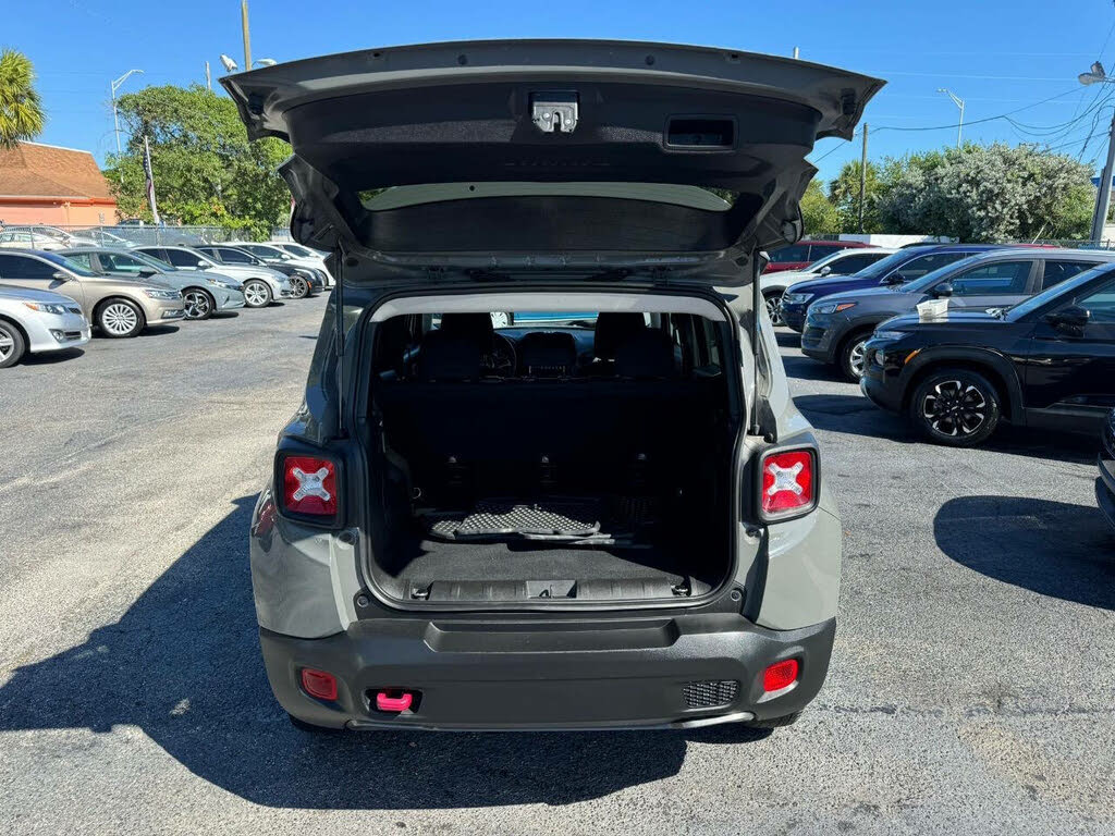 
								2020 Jeep Renegade Trailhawk 4WD full									