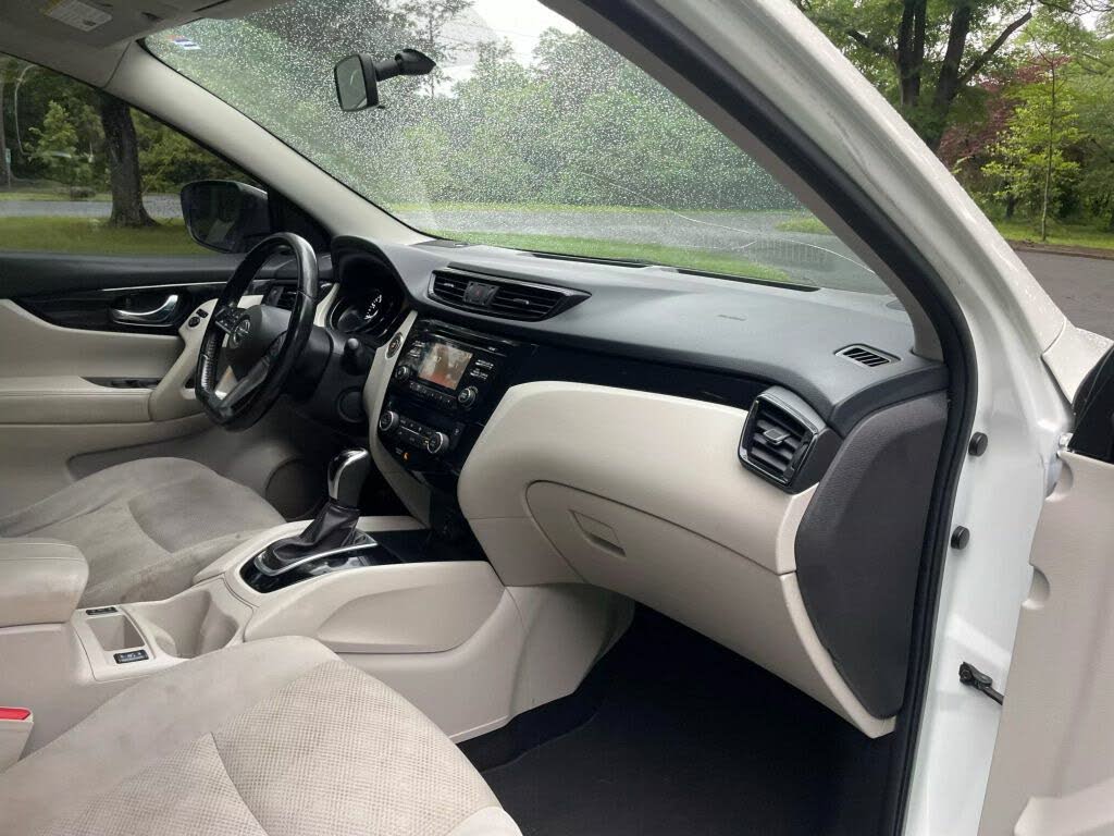 
								2018 Nissan Rogue Sport SV AWD full									