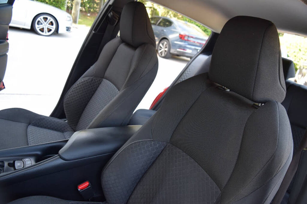 
								2020 Toyota C-HR LE FWD full									