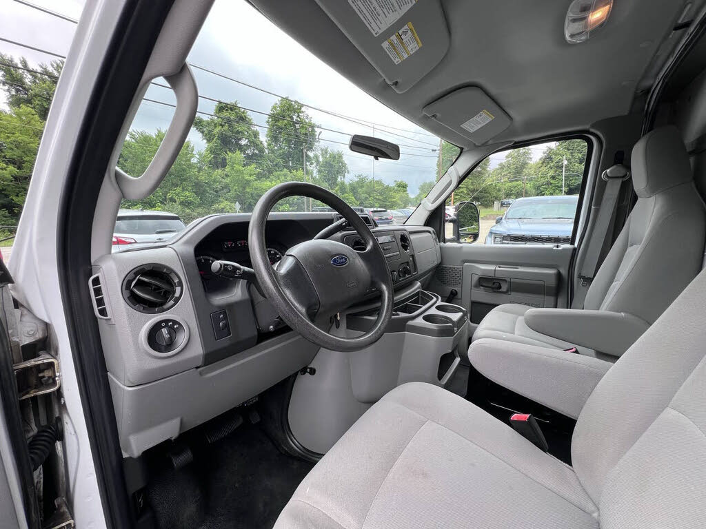 
								2015 Ford E-Series Chassis E-350 Super Duty 138 Cutaway RWD full									