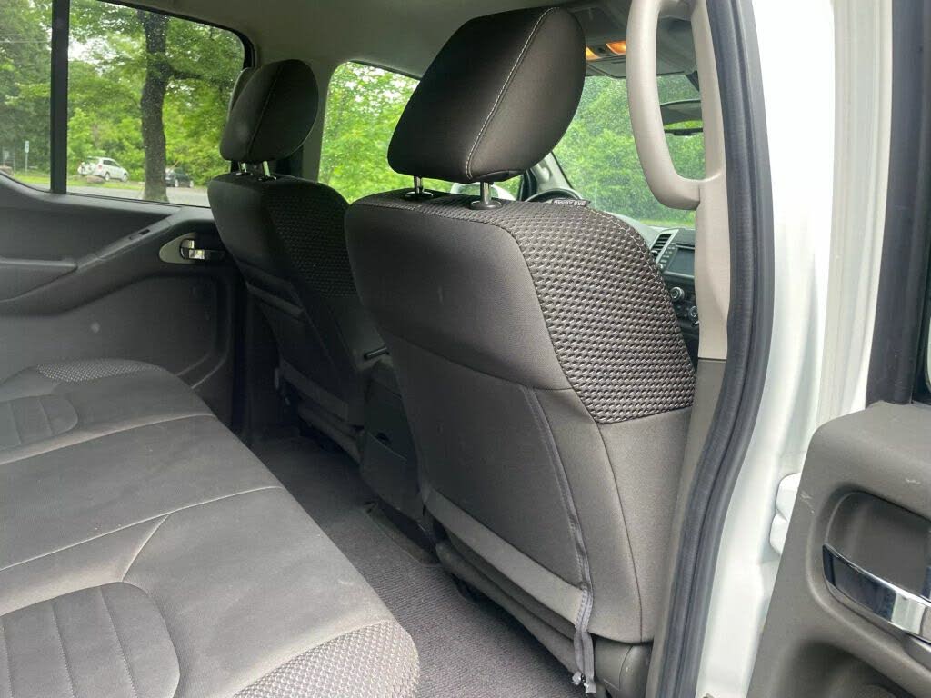 
								2016 Nissan Frontier PRO-4X Crew Cab 4WD full									