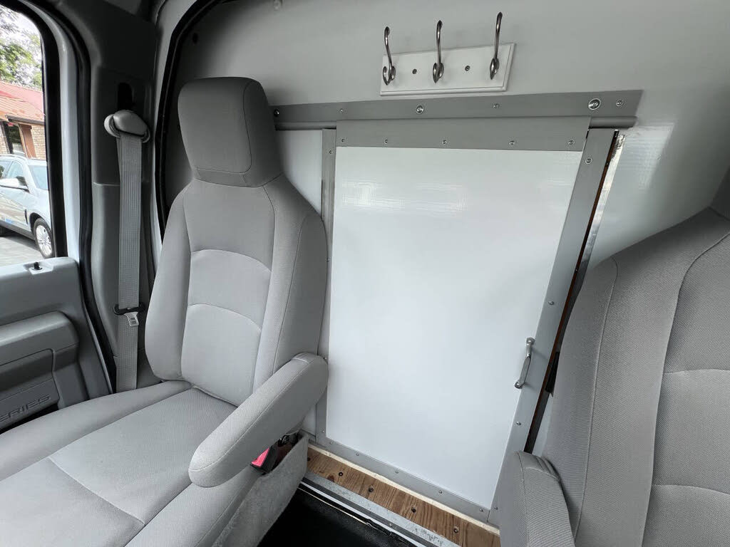 
								2015 Ford E-Series Chassis E-350 Super Duty 138 Cutaway RWD full									