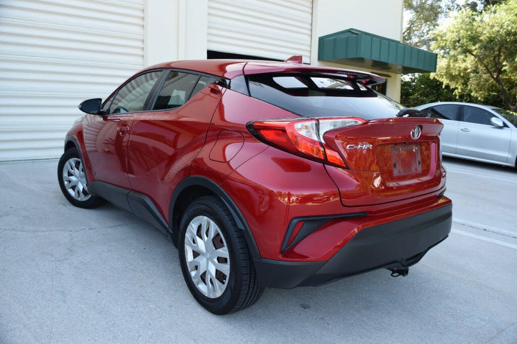 
								2020 Toyota C-HR LE FWD full									
