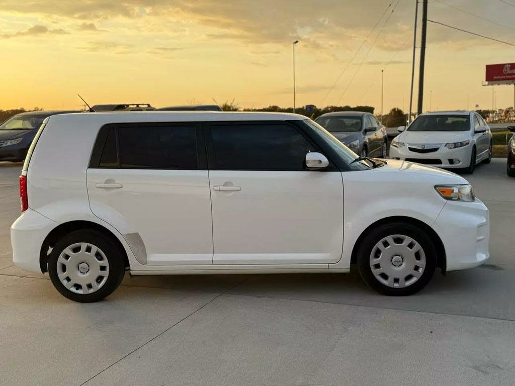 
								2012 Scion xB RS 9.0 full									