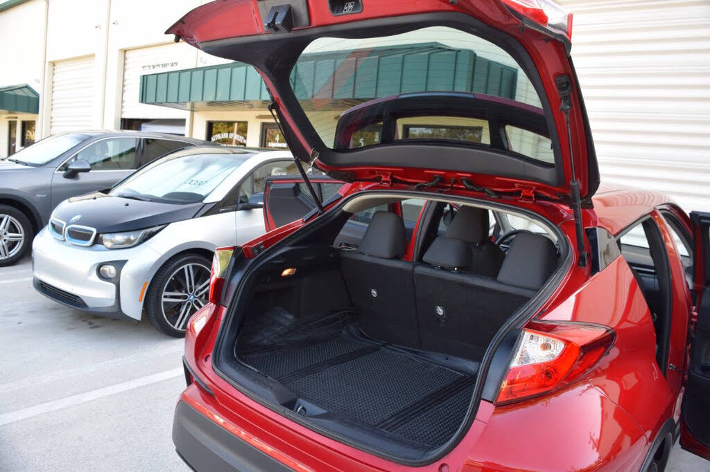 
								2020 Toyota C-HR LE FWD full									