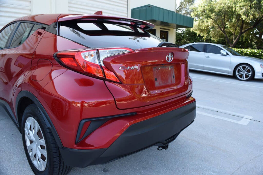 
								2020 Toyota C-HR LE FWD full									