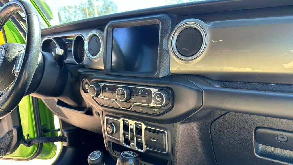 
								2019 Jeep Wrangler Unlimited Sahara 4WD full									