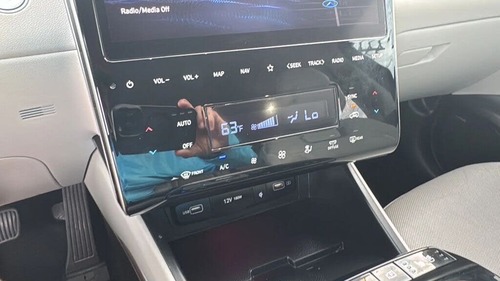 
								2023 Hyundai Tucson Limited AWD full									