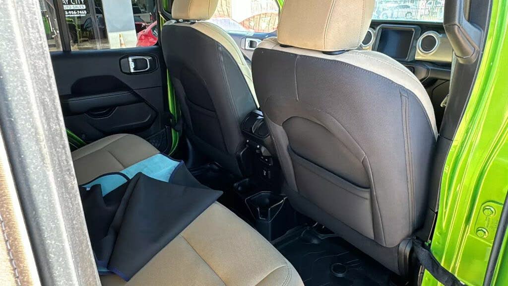 
								2019 Jeep Wrangler Unlimited Sahara 4WD full									