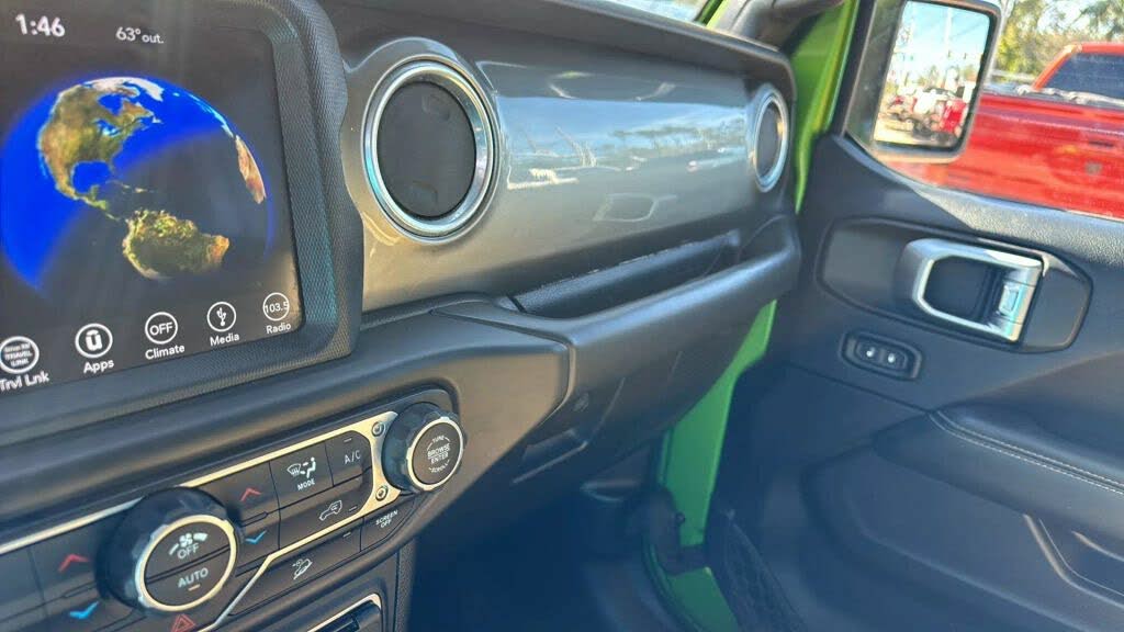 
								2019 Jeep Wrangler Unlimited Sahara 4WD full									