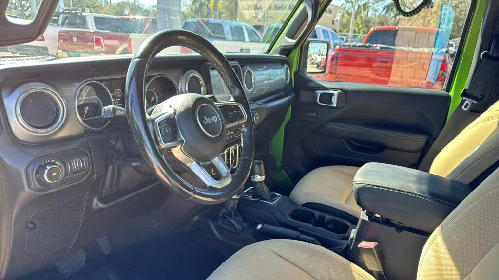 
								2019 Jeep Wrangler Unlimited Sahara 4WD full									